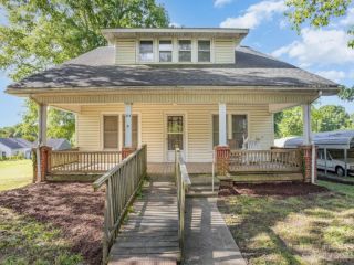 Foreclosed Home - 815 E 2ND AVE, 28054