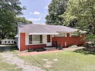 Foreclosed Home - 211 MEADOW DR, 28054