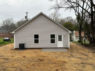 Foreclosed Home - 1208 N WALNUT ST, 28081