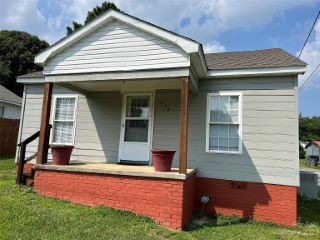 Foreclosed Home - 1004 RAINBOW DR, 28081