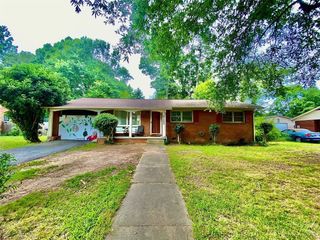 Foreclosed Home - 2121 WOODLAWN ST, 28083