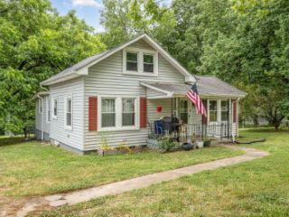 Foreclosed Home - 1010 KENTUCKY ST, 28083