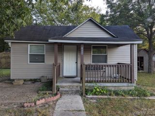 Foreclosed Home - 1406 CHIPOLA ST, 28083