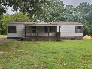 Foreclosed Home - 407 E 21ST ST, 28083
