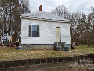 Foreclosed Home - 110 MARTIN ST, 28090