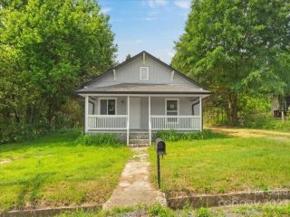 Foreclosed Home - 1391 ROSELAND DR, 28092