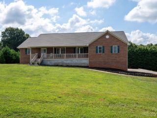 Foreclosed Home - 2706 CARRIAGE LN, 28092