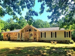 Foreclosed Home - 1621 CAMDEN RD, 28103