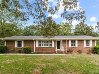Foreclosed Home - 1012 FOREST DR, 28103