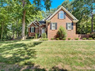 Foreclosed Home - 2542 WILLOWBROOK DR, 28104