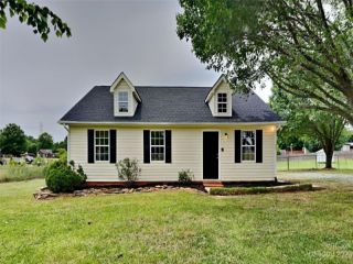 Foreclosed Home - 407 COTTONWOOD CIR, 28110