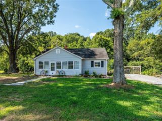 Foreclosed Home - 404 E OLD DUTCH RD, 28110