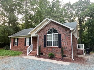 Foreclosed Home - 2010 WAXHAW HWY, 28112