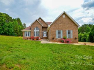 Foreclosed Home - 257 HARBOR LANDING DR, 28117