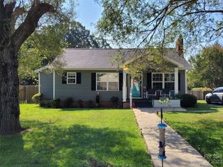 Foreclosed Home - 203 LOWE ST, 28120