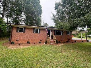Foreclosed Home - 204 S KENDALL ST, 28128