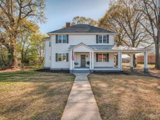 Foreclosed Home - 223 W MAIN ST, 28138