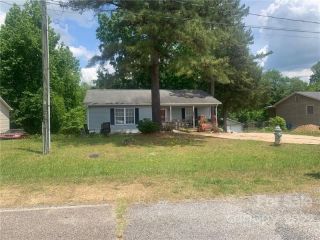 Foreclosed Home - 2616 OLD WILKESBORO RD, 28144