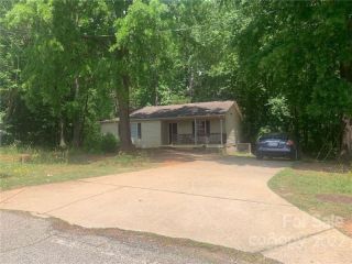 Foreclosed Home - 2634 OLD WILKESBORO RD, 28144