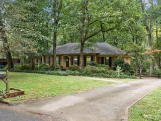 Foreclosed Home - 336 CAMELOT DR, 28144