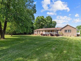 Foreclosed Home - 350 CORRELL FARM RD, 28146