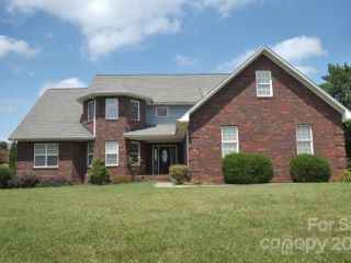 Foreclosed Home - 1203 EDGEWATER CT, 28146