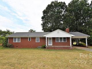 Foreclosed Home - 5160 MILLER RD, 28147