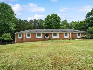 Foreclosed Home - 703 CANDLEWICK DR, 28147