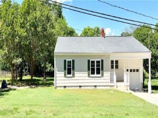 Foreclosed Home - 120 W RIDGE RD, 28147