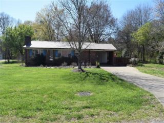 Foreclosed Home - 1585 S OAK DR, 28150
