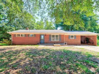 Foreclosed Home - 619 E SANDERS RD, 28150