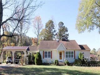 Foreclosed Home - 720 HAMRICK RD, 28152