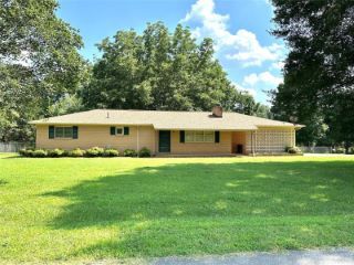 Foreclosed Home - 3709 DELTA DR, 28152