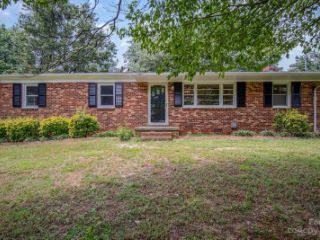 Foreclosed Home - 2122 AMESBURY DR, 28152
