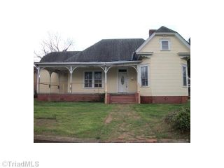Foreclosed Home - 613 4TH ST, 28159