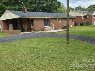 Foreclosed Home - 511 9TH ST, 28159