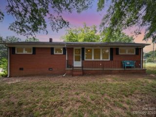 Foreclosed Home - 104 FIELDCREST DR, 28163