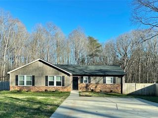Foreclosed Home - 513 SUMMEROW RD, 28164