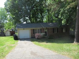 Foreclosed Home - 209 VALLEYBROOK LN, 28166