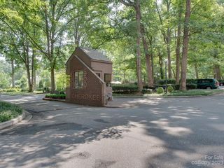 Foreclosed Home - 970 CHEROKEE RD, 28207