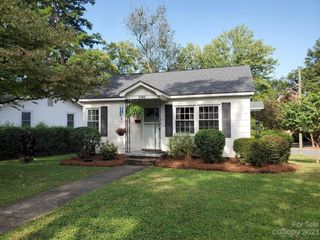 Foreclosed Home - 300 CIRCLE AVE, 28207