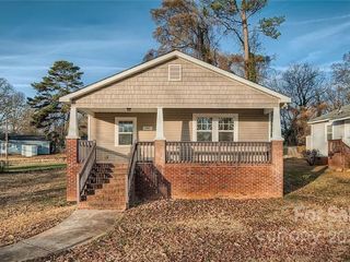 Foreclosed Home - 4401 GLENWOOD DR, 28208