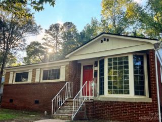 Foreclosed Home - 4032 WHITEHALL DR, 28208