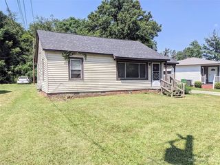 Foreclosed Home - 4013 WESTWAY DR, 28208