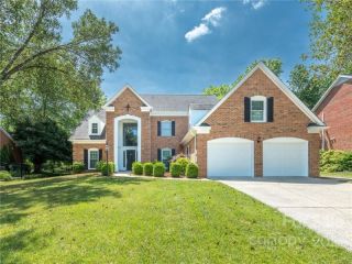 Foreclosed Home - 9319 DEER SPRING LN, 28210