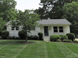Foreclosed Home - 3821 TOPSFIELD RD, 28211