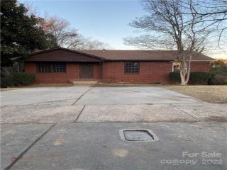 Foreclosed Home - 7541 BRIARDALE DR, 28212