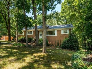 Foreclosed Home - 1623 LUMARKA DR, 28212