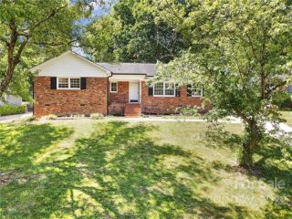 Foreclosed Home - 1049 EAGLEWOOD AVE, 28212