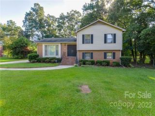 Foreclosed Home - 5000 DOGWOOD PL, 28212